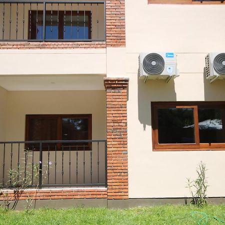Aparthotel Los Laureles Немби Экстерьер фото
