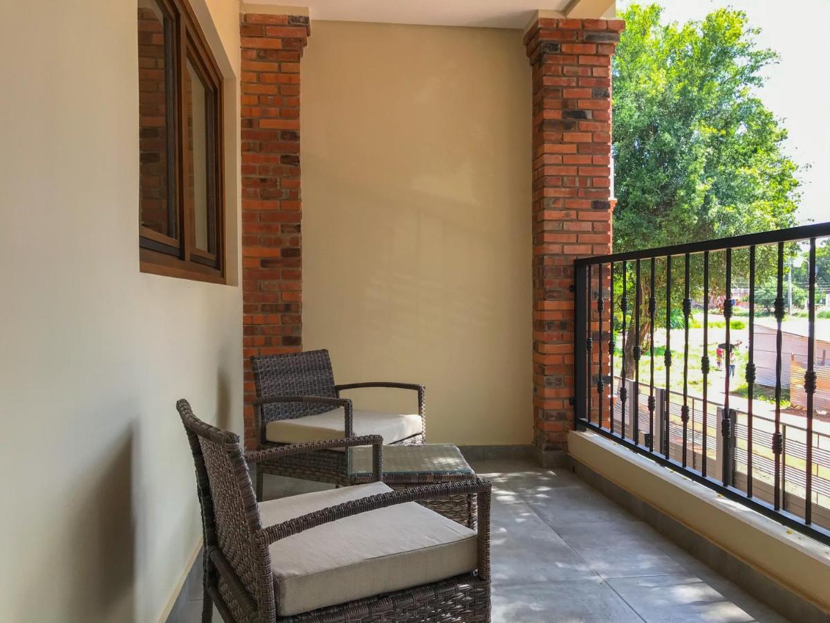 Aparthotel Los Laureles Немби Экстерьер фото