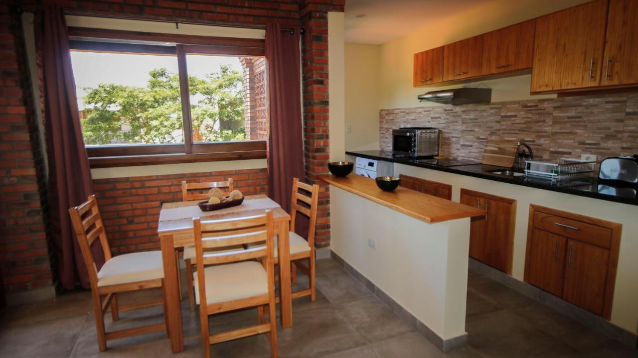 Aparthotel Los Laureles Немби Экстерьер фото