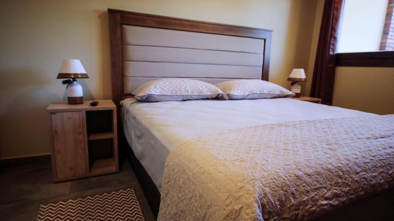 Aparthotel Los Laureles Немби Экстерьер фото