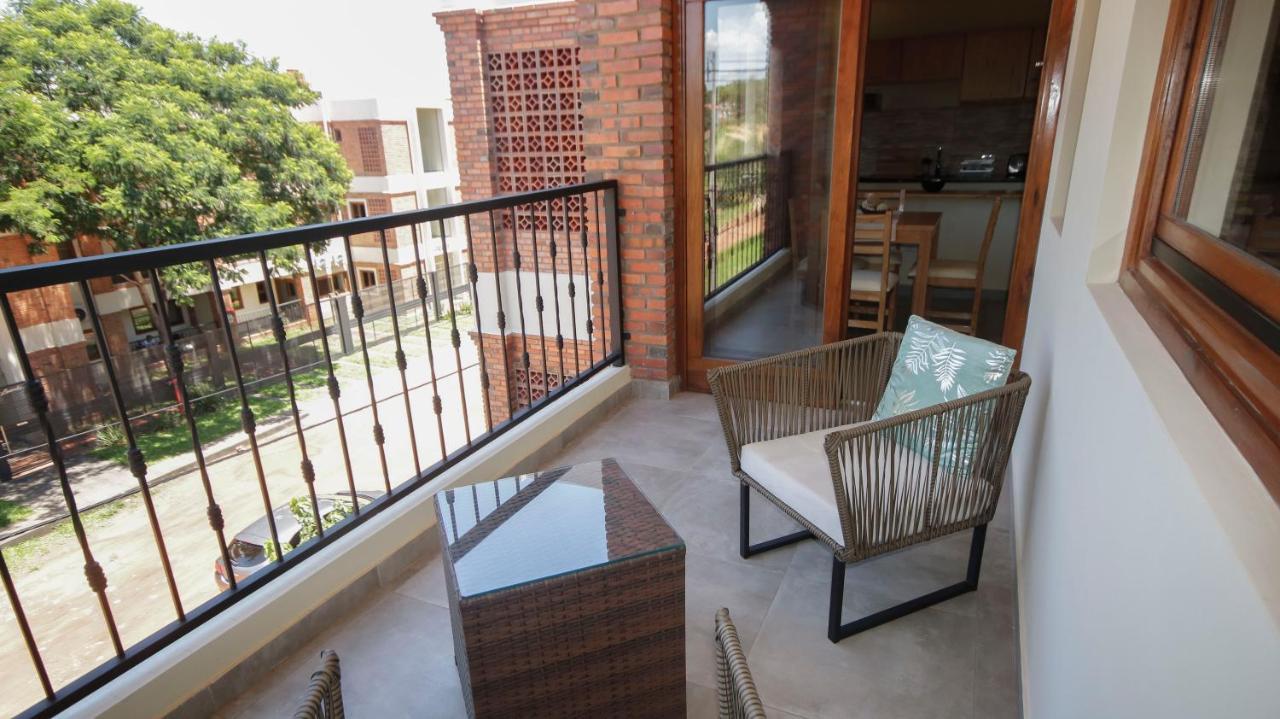 Aparthotel Los Laureles Немби Экстерьер фото