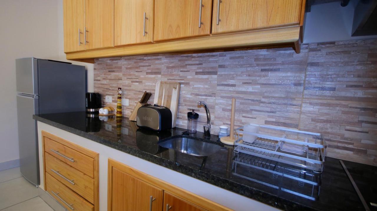 Aparthotel Los Laureles Немби Экстерьер фото